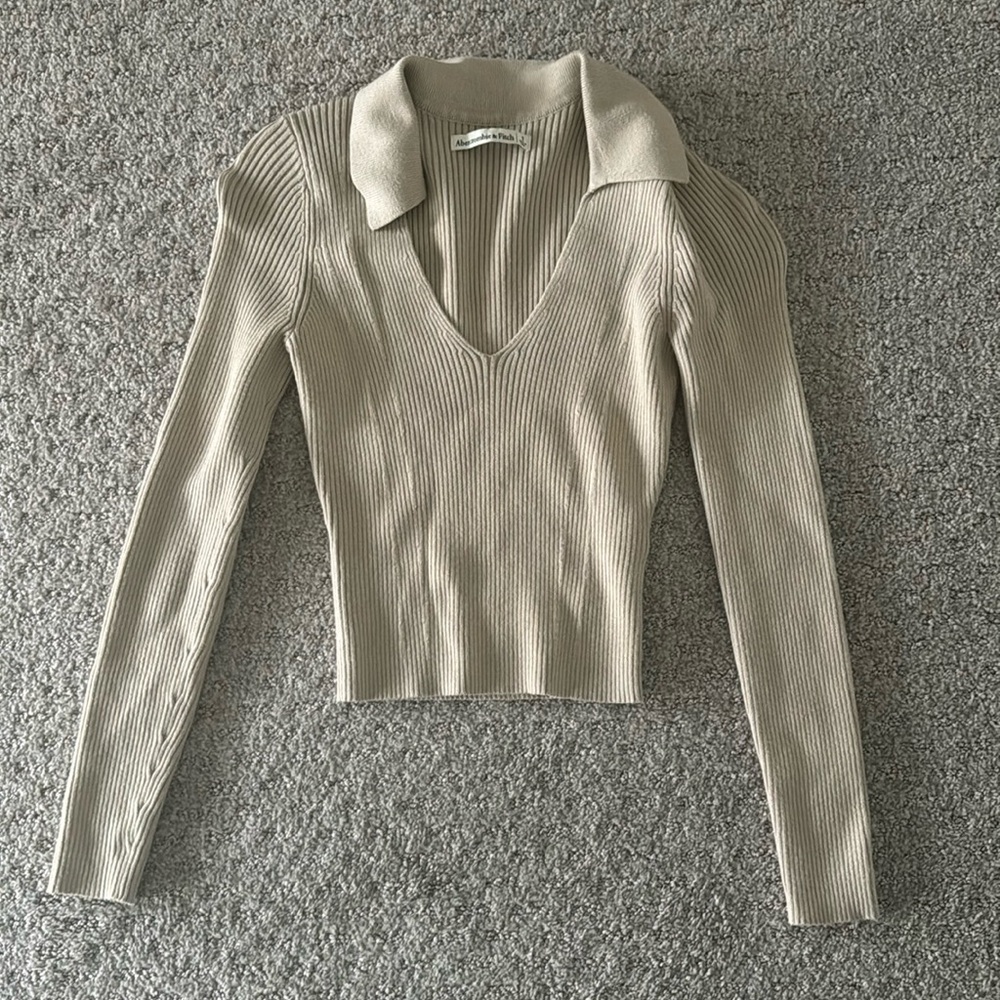 Abercrombie Light Gray Crop Sweater 🫎